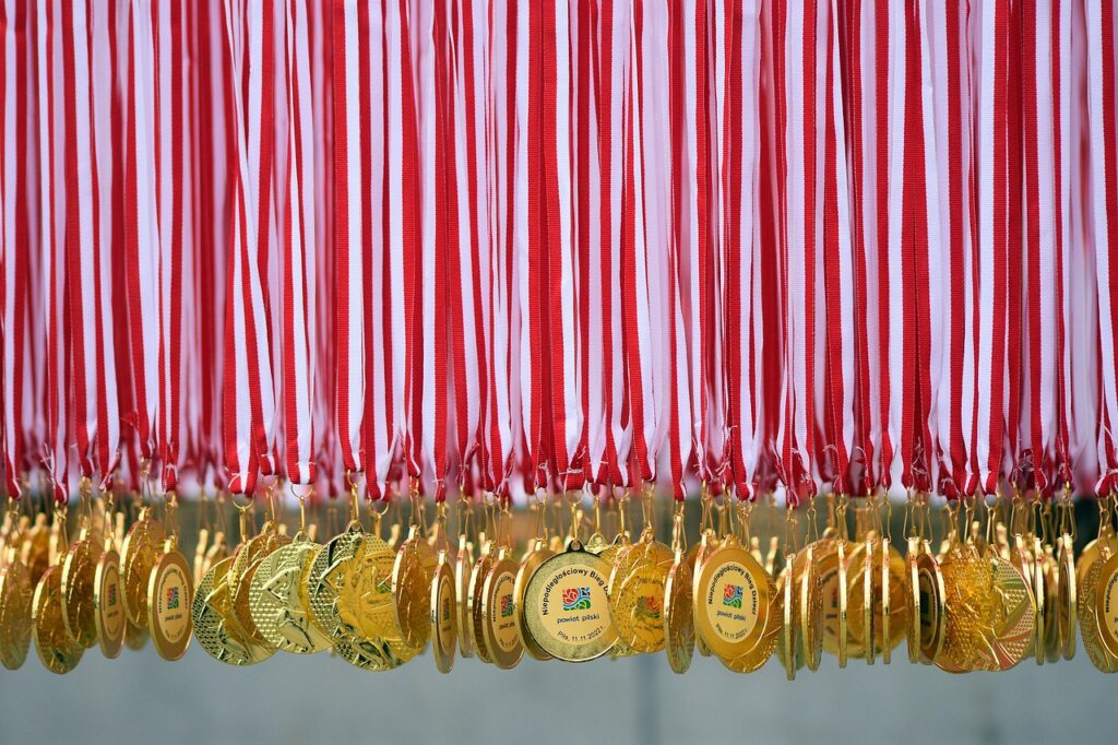 Dlaczego warto wybierać nagrody grawerowane na wyjątkowe okazje
